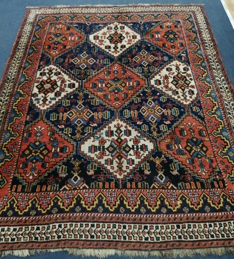 A Shiraz carpet 195 x 152cm